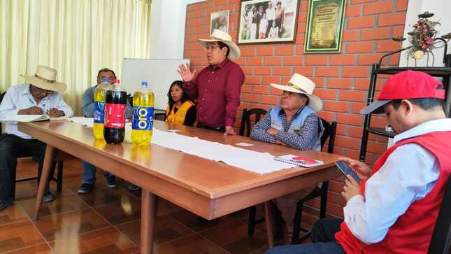 Alcalde se reune con población de Pocohuayo. 