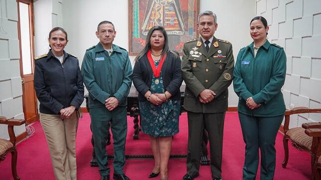 Presidenta de la Corte de Cusco participó en ceremonia del XLVII Aniversario de las Fuerzas Armadas y homenaje a la Virgen de las Mercedes