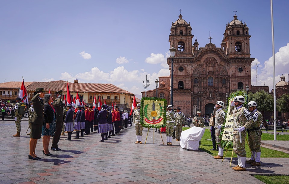 Presidenta de la Corte de Cusco participó en ceremonia del XLVII Aniversario de las Fuerzas Armadas y homenaje a la Virgen de las Mercedes