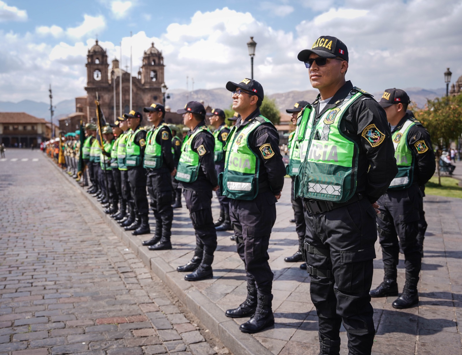 Instituciones integrantes del Código Procesal Penal desfilaron en la plaza de armas por su XV Aniversario de implementación