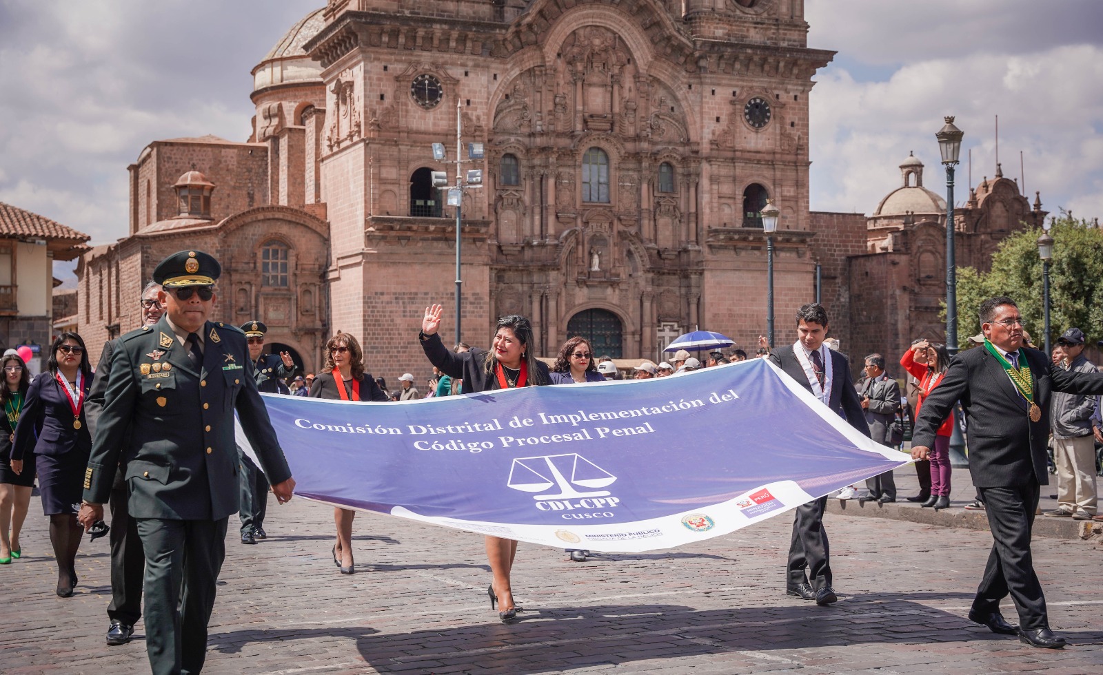 Instituciones integrantes del Código Procesal Penal desfilaron en la plaza de armas por su XV Aniversario de implementación