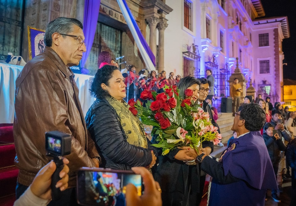 Corte Superior de Justicia de Cusco recibió al Señor de los Milagros en el frontis de Palacio de Justicia