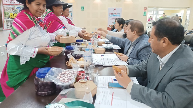 Continúan exposiciones de planes de negocio de Procompite Regional 