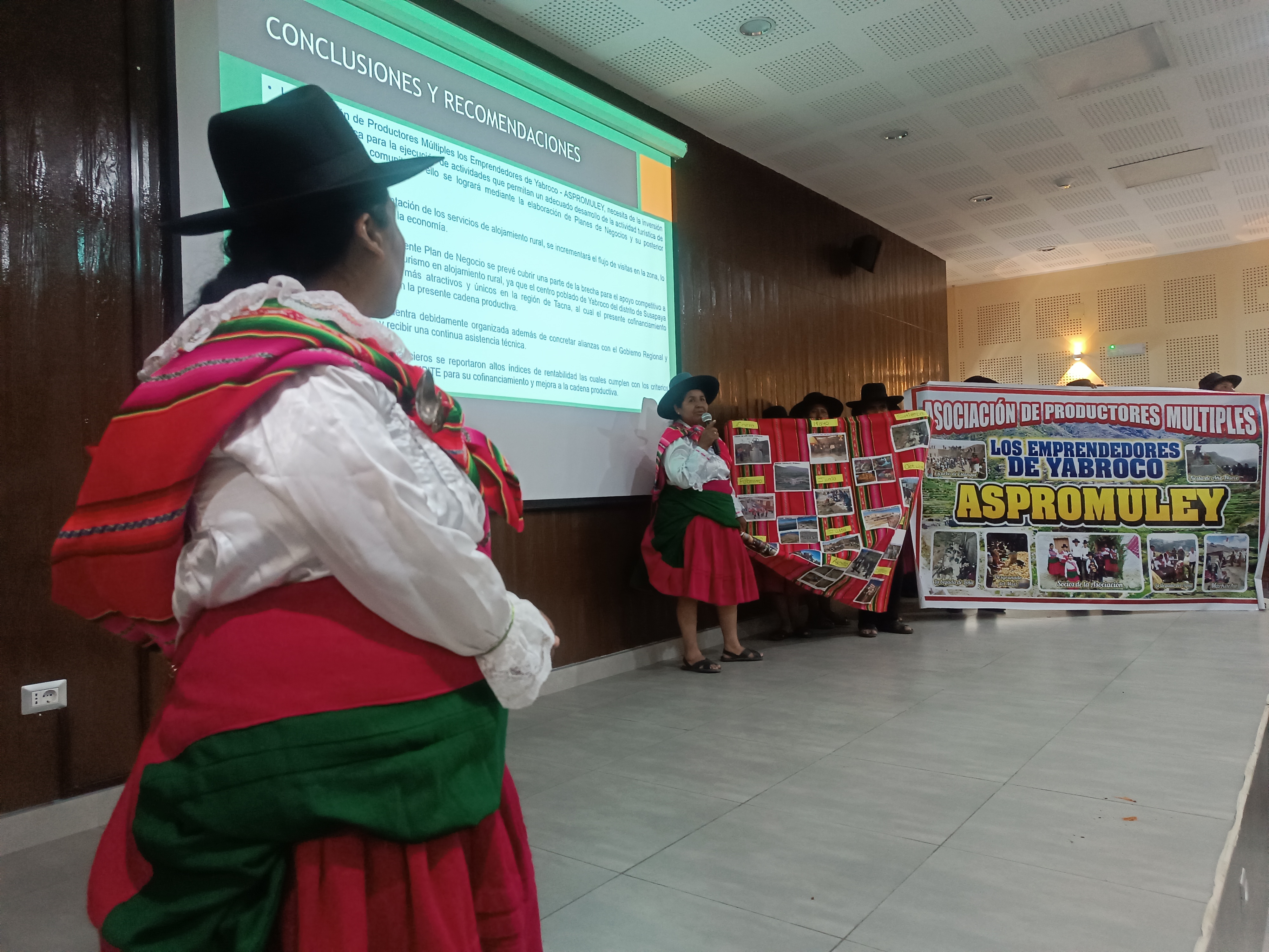 Continúan exposiciones de planes de negocio de Procompite Regional