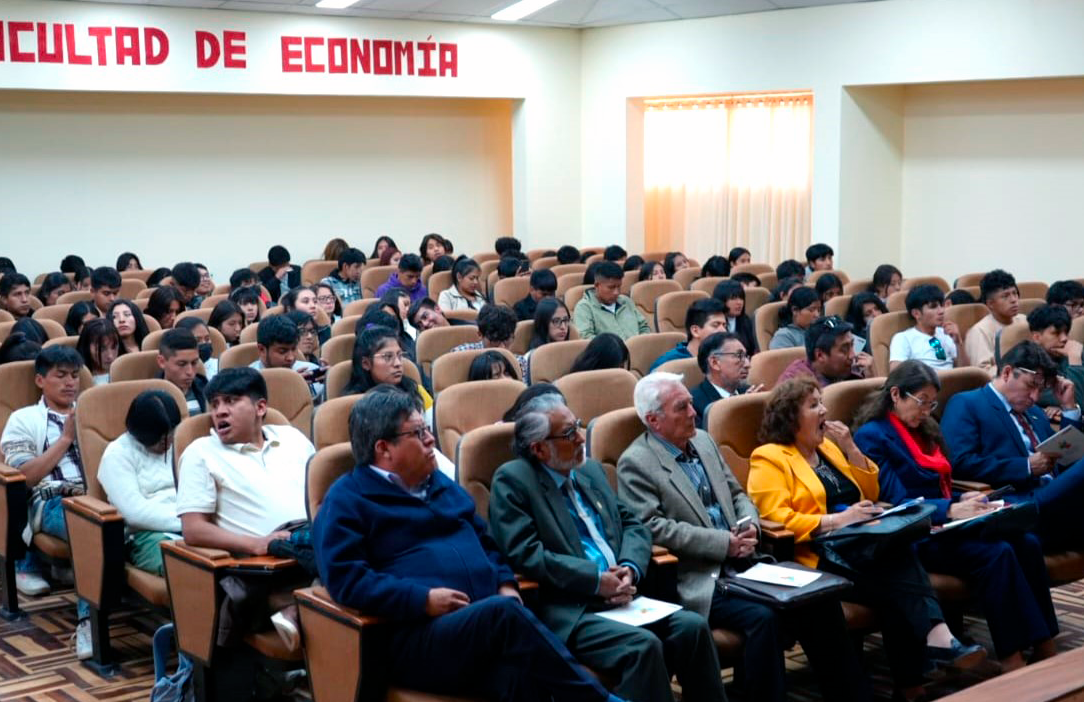 Universitarios cusqueños conocieron bondades del Observatorio del Proyecto Educativo Nacional
