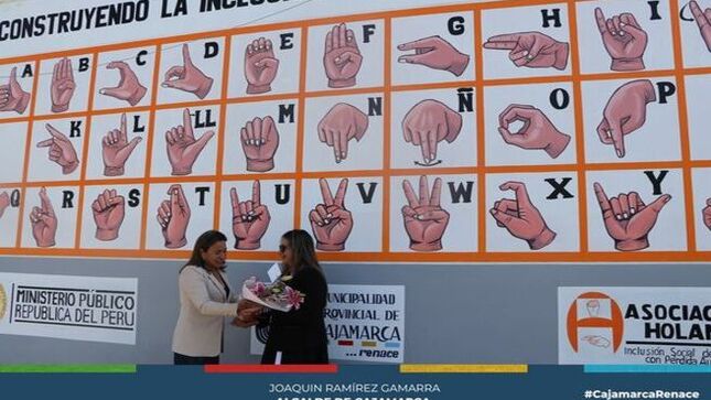  🎨 La Municipalidad Provincial de Cajamarca, en colaboración con la OMAPED y la Fiscalía de Prevención del Delito, ha implementado acciones para reducir la discriminación hacia las personas con discapacidad, poniendo especial atención en las barreras de comunicación.
🖼️ Se inauguró un mural dedicado a la lengua de señas peruana, con el propósito de sensibilizar a la población sobre este idioma.
📢 El gerente de Desarrollo Social y Económico, Óscar Vásquez Alva, resaltó que el mural busca promover el uso de la lengua de señas y facilitar la inclusión de las personas con discapacidad. 
💪¡Con Joaquin Ramírez, Cajamarca Renace!