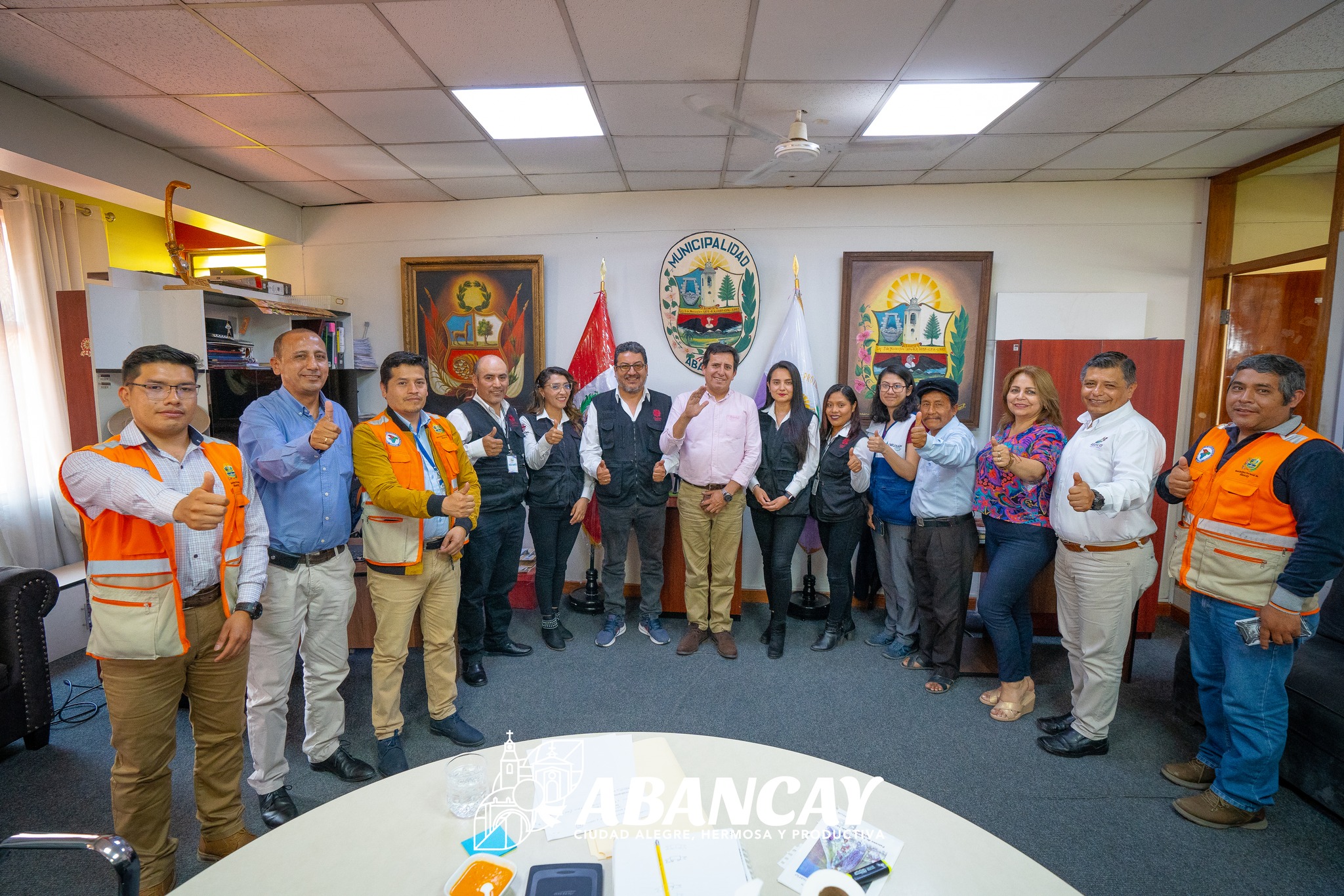 💯Municipalidad De Abancay Y Cáritas Refuerzan Compromiso Con El Desarrollo De La Provincia.