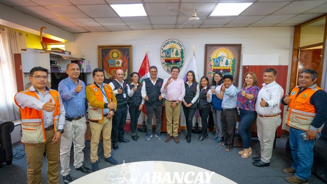 💯Municipalidad De Abancay Y Cáritas Refuerzan Compromiso Con El Desarrollo De La Provincia.