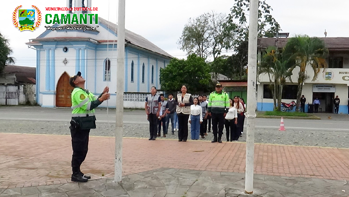 Izamiento del pabellón nacional en camanti para honrar nuestra patria