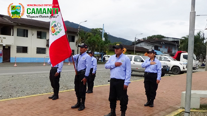 Izamiento del pabellón nacional en camanti para honrar nuestra patria