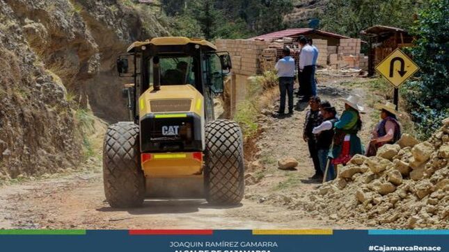 🛣️ La Municipalidad de Cajamarca realizó importantes trabajos de mantenimiento y rehabilitación en la trocha carrozable del centro poblado de Tual, en más de 12 kilómetros. Esta obra, esperada con gran entusiasmo por los residentes del lugar, busca mejorar significativamente la transitabilidad en la zona.
🙏 La población expresó su agradecimiento al alcalde Joaquín Ramírez por su disposición y esfuerzo para llevar a cabo esta obra de infraestructura vial. Este proyecto promueve el desarrollo local mejorarando el acceso a otros centros poblados cercanos.
💪 La Municipalidad Provincial de Cajamarca reafirma su compromiso con el desarrollo y el bienestar de todas las comunidades bajo su jurisdicción, demostrando su interés por atender las necesidades de la población y contribuir a su progreso.
🤝 ¡Con Joaquin Ramirez, Cajamarca Renace!