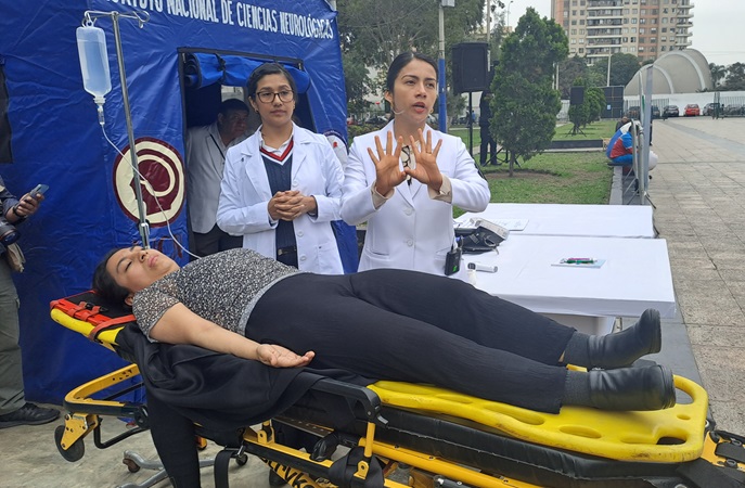 Médicos del INCN realizan simulación de atención de un paciente con ACV