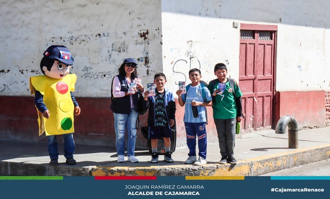 π¦ La Municipalidad Provincial de Cajamarca ha implementado una campaΓ±a de sensibilizaciΓ³n para prevenir accidentes de trΓ‘nsito y promover el respeto a los cambios de sentido en algunas calles de la ciudad.
π La actividad, realizada por la Gerencia de Transporte y Seguridad Vial, se llevΓ³ a cabo en puntos estratΓ©gicos, como la cuadra 9 del jirΓ³n TarapacΓ‘, la intersecciΓ³n de la Avenida 13 de Julio con el JirΓ³n Sara Mc Dougall, y la intersecciΓ³n entre la Avenida 13 de Julio y el JirΓ³n ChepΓ©n. AdemΓ‘s de concientizar a los conductores, tambiΓ©n se buscΓ³ sensibilizar a los peatones sobre seguridad vial.
π¬ SegΓΊn el gerente Frey Hoyos Sangay, estos cambios de sentido en las calles tienen como objetivo mejorar la transitabilidad tanto de vehΓculos como de peatones.
π€ Β‘Con Joaquin Ramirez, Cajamarca Renace!