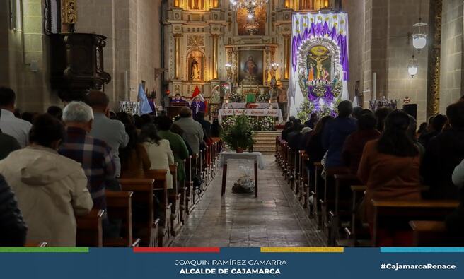 🌟 La Municipalidad Provincial de Cajamarca rindió homenaje al Señor de los Milagros con gran fervor, una devoción que es tradicional en nuestro país durante el mes de octubre.
💜 La celebración en Cajamarca es un reflejo del profundo arraigo que tiene esta devoción en la vida espiritual y cultural de la provincia, destacando el compromiso de las autoridades locales en participar activamente en estas manifestaciones de fe.
🙏 ¡Con Joaquin Ramírez, Cajamarca Renace !