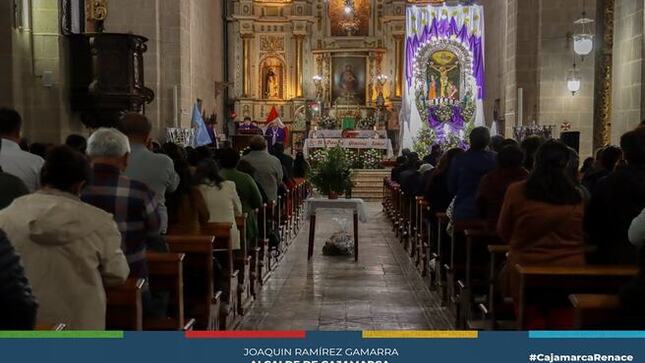 🌟 La Municipalidad Provincial de Cajamarca rindió homenaje al Señor de los Milagros con gran fervor, una devoción que es tradicional en nuestro país durante el mes de octubre.
💜 La celebración en Cajamarca es un reflejo del profundo arraigo que tiene esta devoción en la vida espiritual y cultural de la provincia, destacando el compromiso de las autoridades locales en participar activamente en estas manifestaciones de fe.
🙏 ¡Con Joaquin Ramírez, Cajamarca Renace !