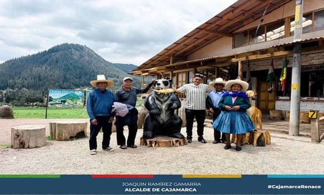 馃彌La Municipalidad Provincial de Cajamarca contin煤a trabajando en beneficio de los adultos mayores de la provincia. En esta ocasi贸n, se les brind贸 un paseo a los integrantes del grupo "La Paccha" a la Granja Porc贸n.
馃挌 El objetivo de estas actividades, llevadas a cabo por el Centro Integral de Atenci贸n al Adulto Mayor (CIAM), es brindar a los adultos mayores un d铆a de esparcimiento y recreaci贸n, permiti茅ndoles despejar sus mentes y tener un contacto directo con la naturaleza.
馃尡 Estas iniciativas buscan mejorar la calidad de vida y el bienestar de los adultos mayores de la comunidad cajamarquina.
馃 隆Con Joaquin Ramirez, Cajamarca Renace!