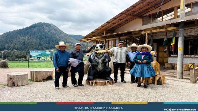 🏛La Municipalidad Provincial de Cajamarca continúa trabajando en beneficio de los adultos mayores de la provincia. En esta ocasión, se les brindó un paseo a los integrantes del grupo "La Paccha" a la Granja Porcón.
💚 El objetivo de estas actividades, llevadas a cabo por el Centro Integral de Atención al Adulto Mayor (CIAM), es brindar a los adultos mayores un día de esparcimiento y recreación, permitiéndoles despejar sus mentes y tener un contacto directo con la naturaleza.
🌱 Estas iniciativas buscan mejorar la calidad de vida y el bienestar de los adultos mayores de la comunidad cajamarquina.
🤝 ¡Con Joaquin Ramirez, Cajamarca Renace!