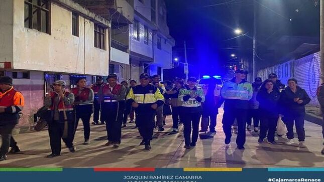 🚨 La Municipalidad Provincial de Cajamarca, a través de la Gerencia de Seguridad Ciudadana, ha implementado una estrategia de patrullaje vecinal preventivo en colaboración con la Policía Nacional, las Juntas Vecinales, las Rondas Urbanas y Serenazgo.
🚓 En el patrullaje se recorrió las zonas con mayor incidencia delictiva, con el objetivo de mejorar la seguridad y el bienestar de todos los ciudadanos y turistas que acuden a esta provincia.
🤝¡Con Joaquin Ramírez, Cajamarca Renace!