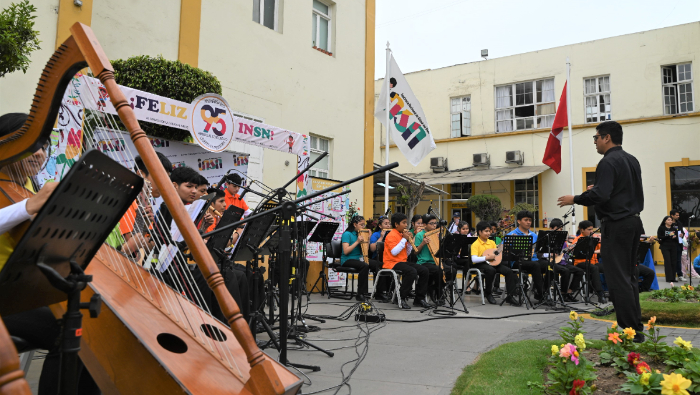 Sinfonía por el Perú deleitó con terapia musical a niños y adolescentes hospitalizados del INSN