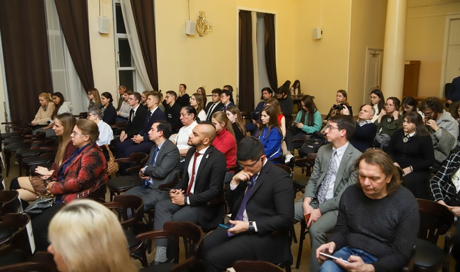Conversatorio sobre la vida y obra de César Vallejo en el Instituto de Literatura Mundial de Rusia