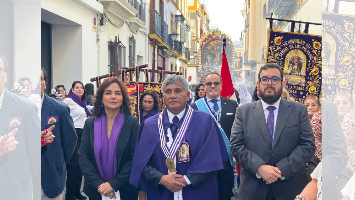 El Señor de los Milagros recorre las principales calles del Casco Histórico de Sevilla