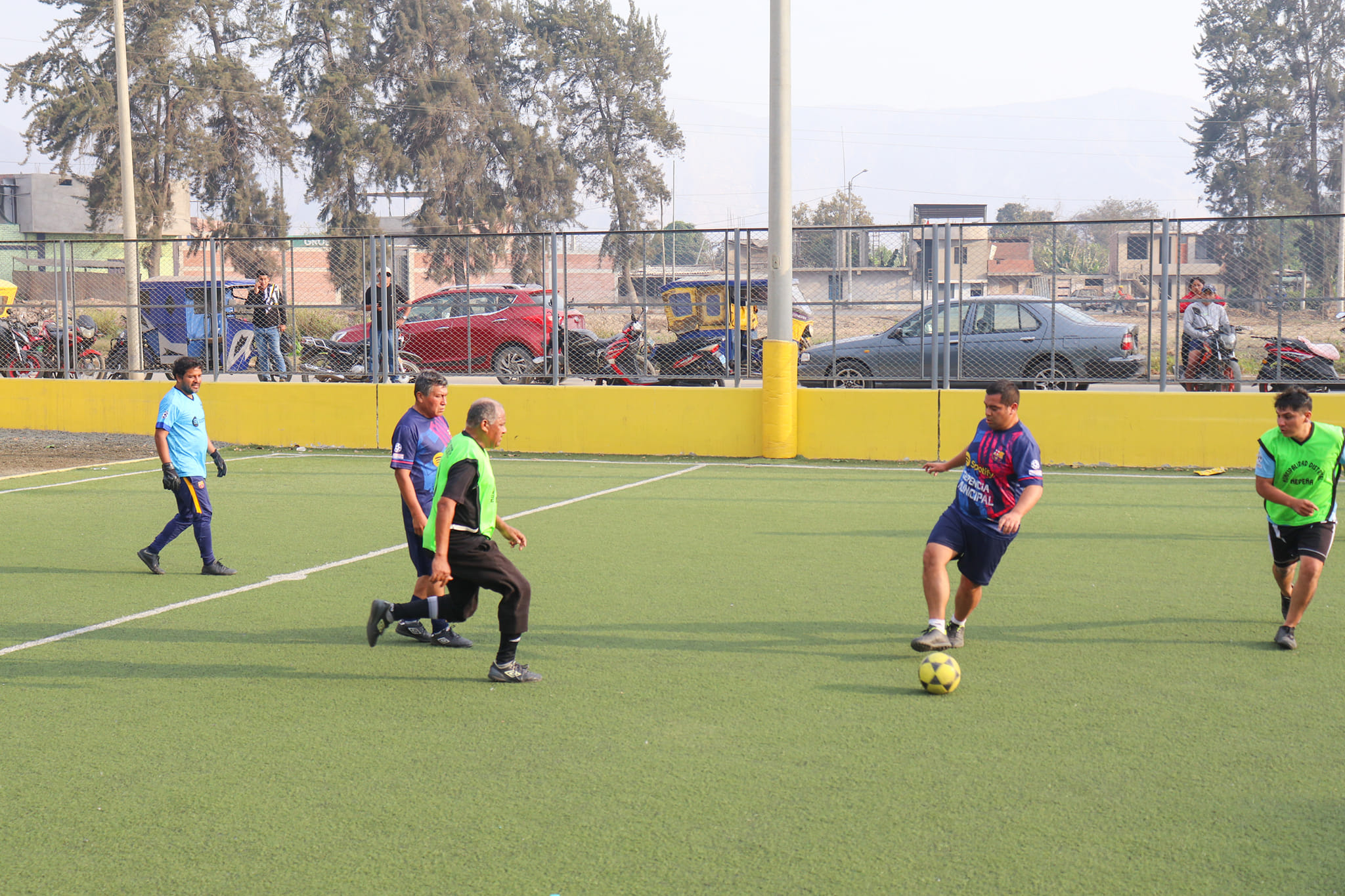Personal de MDN en la cancha
