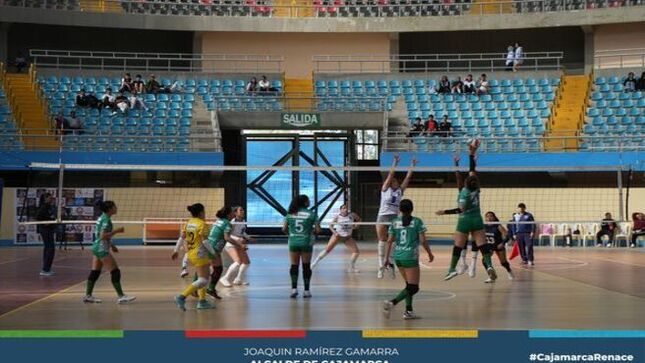 🎉 La Municipalidad Provincial de Cajamarca participó en la ceremonia de clausura del XXIX Campeonato Nacional de Voleibol Femenino U 17. Este emocionante torneo nacional se llevó a cabo del 16 al 20 de octubre, congregando a las mejores jugadoras juveniles del país.
👏 La ceremonia de clausura contó con la presencia de la regidora Eliza Chávez Veintimilla y el regidor Roquelinen Gómez Trigoso, quienes representaron al alcalde provincial Joaquin Ramírez Gamarra.
🏆 La competencia brindó a las atletas la oportunidad de demostrar sus habilidades y destrezas en la gran final entre las ligas de Suco - Lima y Callería – Pucallpa, resultando victorioso la delegación de Surco. 
🥇La entrega de reconocimientos a las jóvenes promesas estuvo llena de emoción y agradecimiento por parte de las participantes, quienes disfrutaron de esta gran experiencia durante los días de competencia.
🌟¡Con Joaquin Ramirez, Cajamarca Renace!