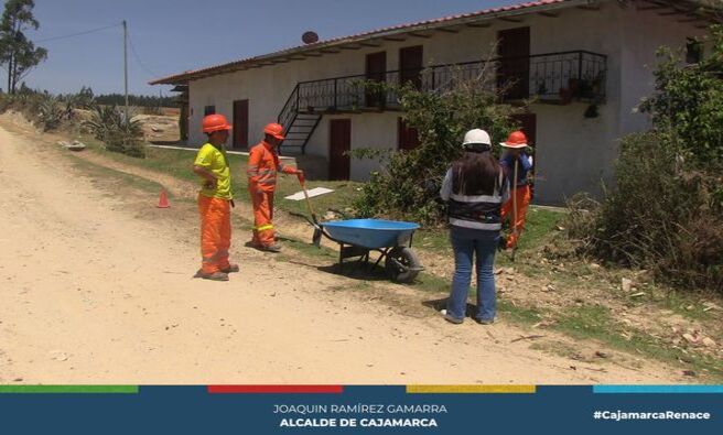 πΌ La Municipalidad Provincial de Cajamarca supervisa el mantenimiento de un tramo de camino vecinal no pavimentado en el DV. San Juan - Chim Chim β Tinajones - Matara. El proyecto, con un presupuesto de 40,086.96 soles, fue ejecutado por la empresa contratista SMILL E.I.R.L.
π£οΈ Los trabajos realizados incluyen limpieza, bacheo y roce en todo el recorrido de la vΓa carrozable, especΓficamente en el kilΓ³metro 6.400. Este mantenimiento busca mejorar las condiciones de transitabilidad y garantizar el acceso a las comunidades de la zona.
π€ Β‘Con Joaquin Ramirez, Cajamarca Renace!