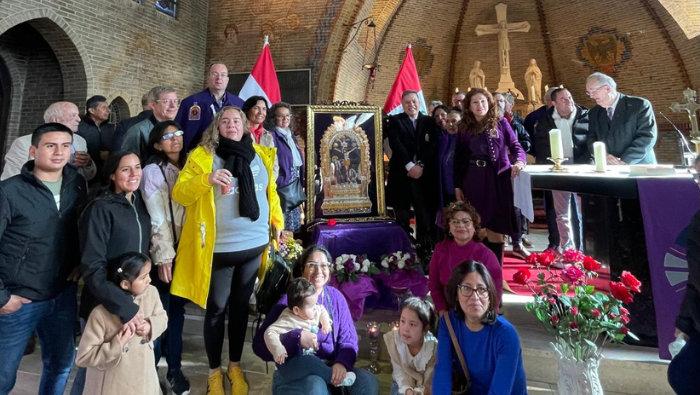 Misa en honor del Señor de los Milagros en la provincia de Overijsse en Países Bajos