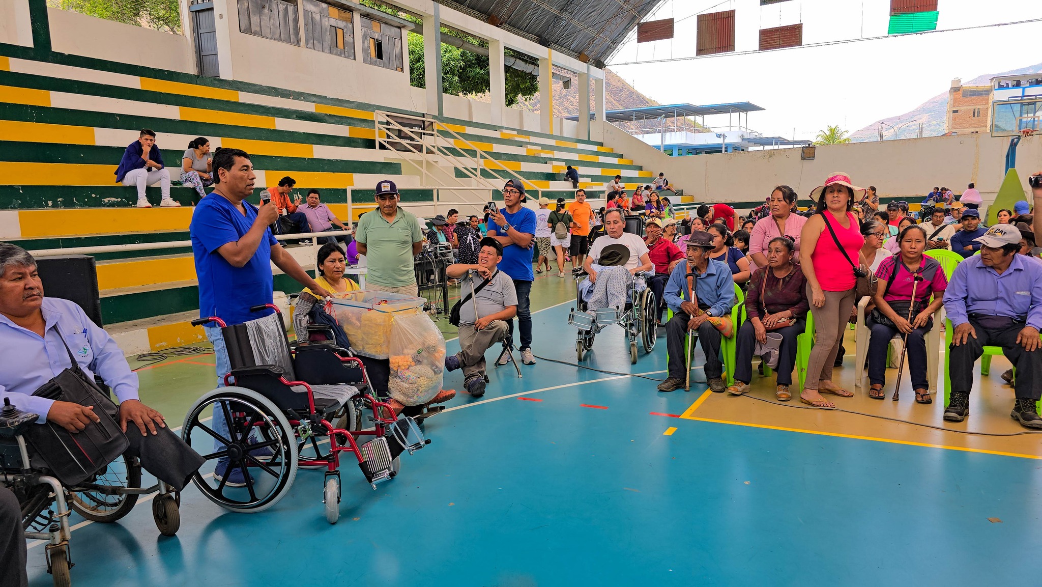 Municipalidad Provincial La Convención entrega sillas de ruedas a personas con discapacidad