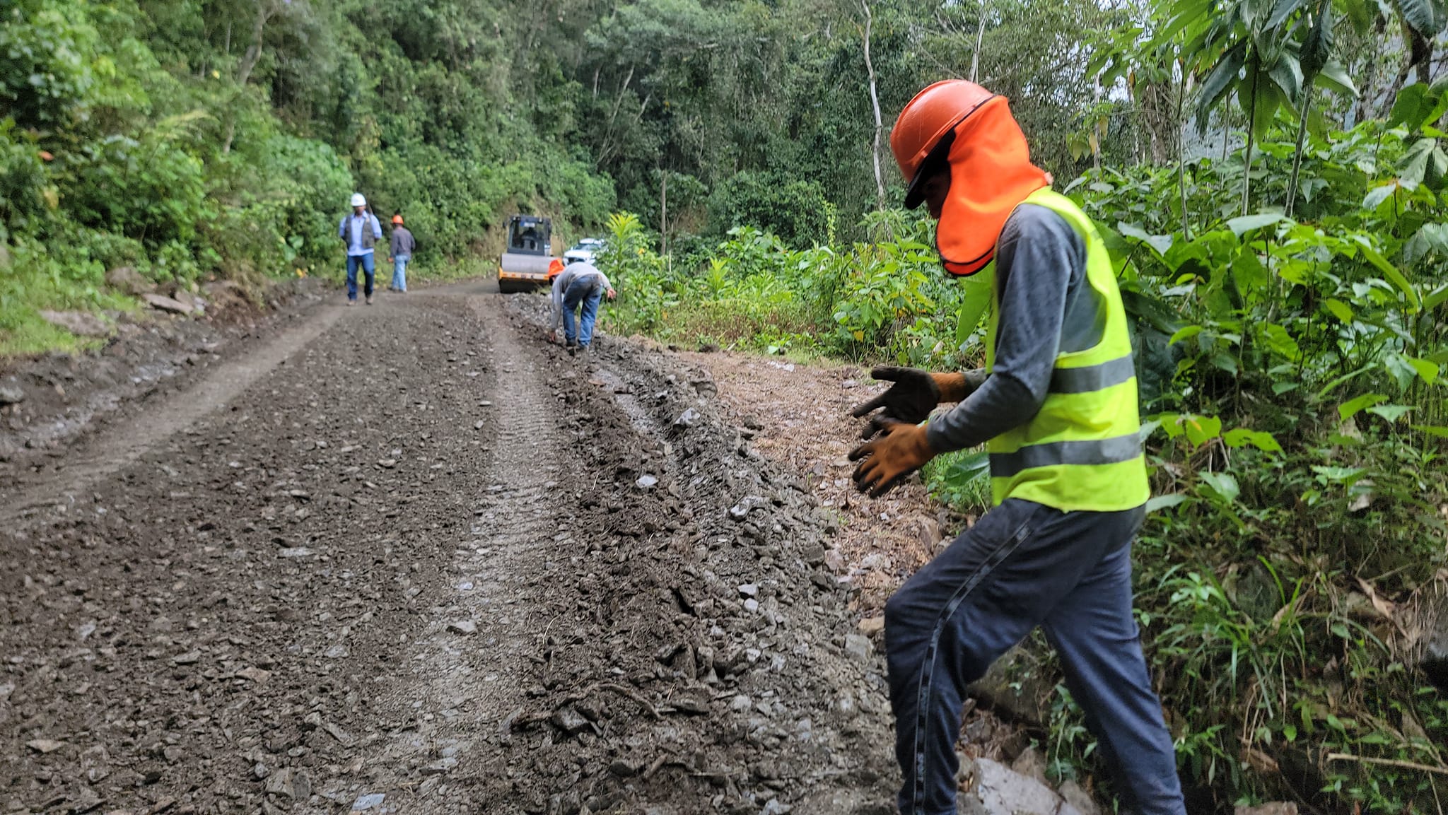 IVP avanza en el mantenimiento de carretera Poromate - Alto Poromate con un 70% de ejecución