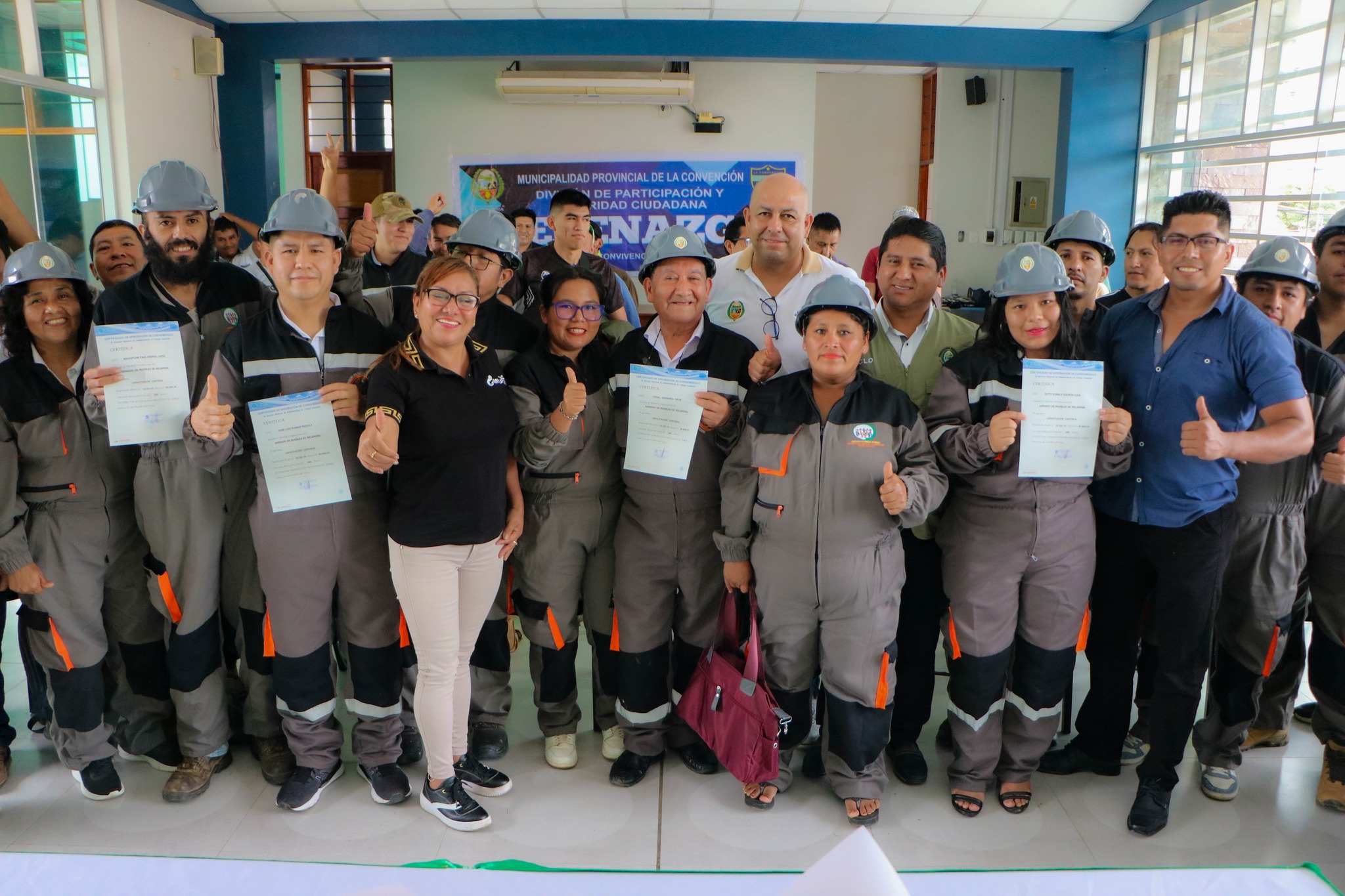 Con entrega de certificados concluyó capacitación a participantes en instalaciones eléctricas y armado de melanina