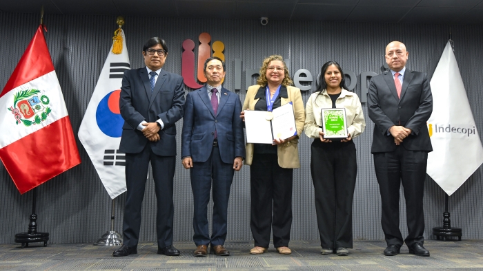 ¡Orgullo nacional! El Indecopi reconoce a inventoras peruanas que triunfaron en Corea