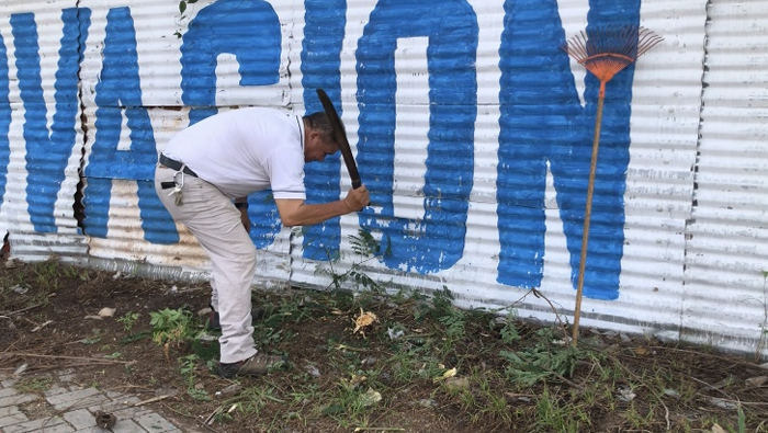 MPSM realiza jornada de desmalezado, limpieza y arborizaci贸n en la Av. Aviaci贸n.