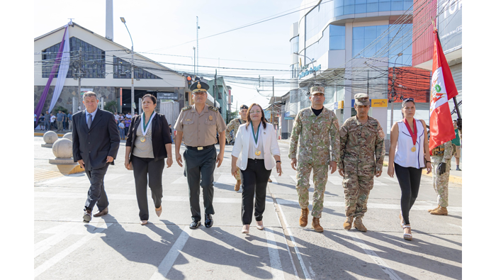 Ceremonia de Izamiento de nuestro Pabellón Nacional en la Plaza Mayor de Tarapoto.