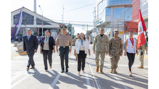 Ceremonia de Izamiento de nuestro Pabellón Nacional en la Plaza Mayor de Tarapoto.