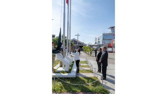 Ceremonia de Izamiento de nuestro Pabellón Nacional en la Plaza Mayor de Tarapoto.