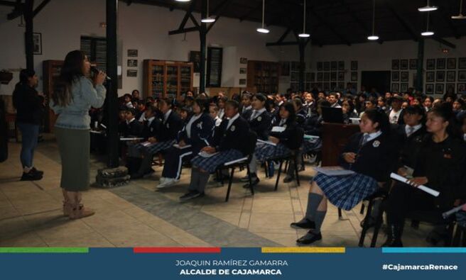 🎥 La Municipalidad Provincial de Cajamarca, a través de la gerencia de Turismo y Cultura, continúa celebrando el aniversario 86 de nuestra biblioteca. Hoy se llevó a cabo la proyección de la película "El Tío Lino" del director audiovisual Omar Forero.
📚 Alumnos de instituciones educativas cajamarquinas disfrutaron de esta obra cinematográfica que explora los relatos orales de comunidades rurales de Cajamarca.
🌳 Las bibliotecas son fundamentales en nuestras comunidades, ya que no solo preservan el conocimiento y la cultura, sino que también fomentan el amor por la lectura y el aprendizaje en todas las edades.
🎉 ¡Con Joaquin, Cajamarca renace!