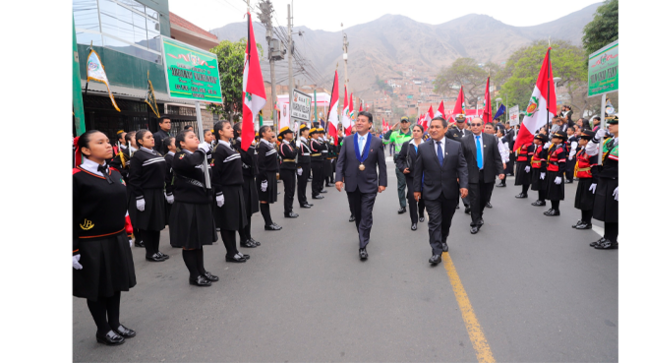 Alcalde Richard Soria participa del Desfile Escolar por los 63 años de Aniversario de la I.E. Glorioso Hùsares de Junìn