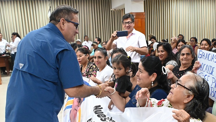 Alcalde Madrid recibe a moradores
