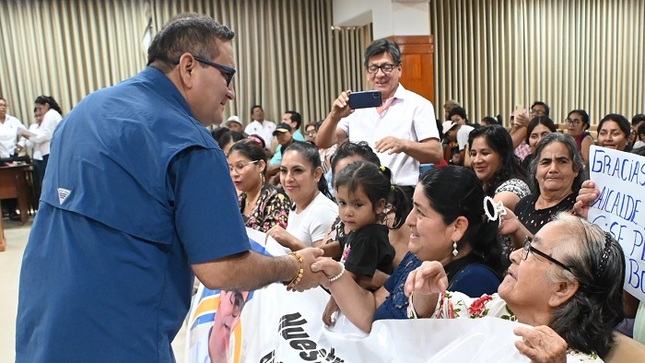 Alcalde Madrid recibe a moradores