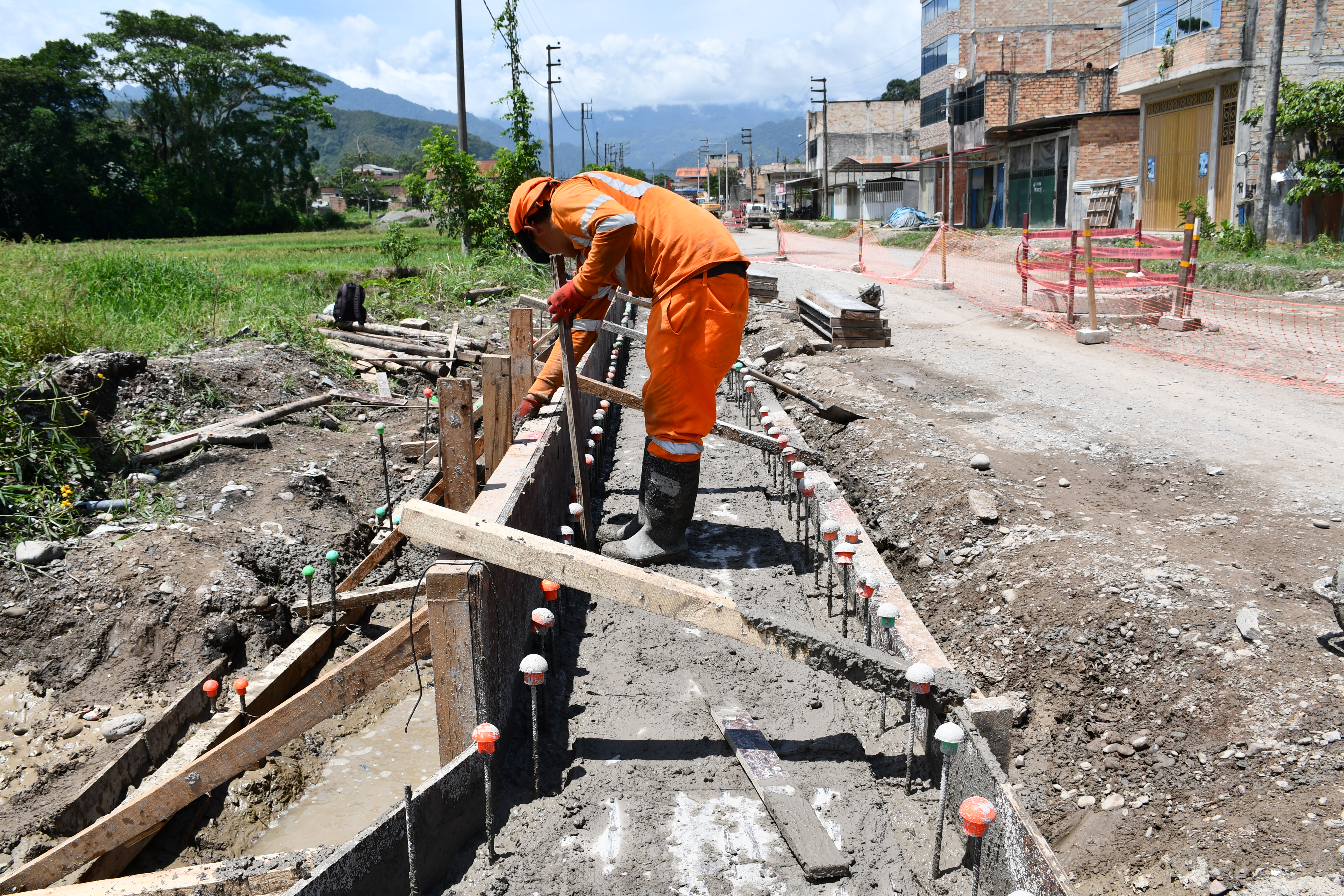 Asfaltado de la carretera Nueva Cajamarca-San Fernando-Yuracyacu