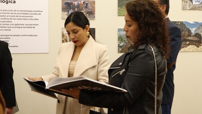 Fotografía de la presentación del libro y exposición fotográfica.