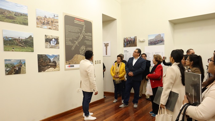 Fotografía de la presentación del libro y exposición fotográfica.