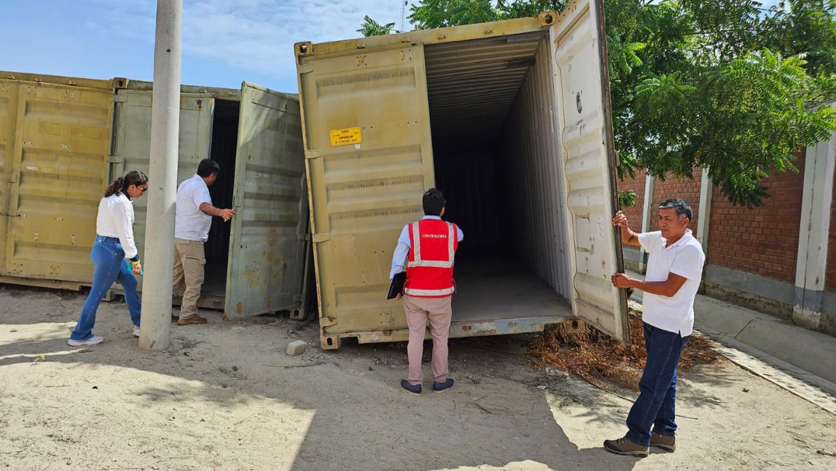 Piura.– La Contraloría General de la República identificó un perjuicio económico de S/ 1 347 902 debido a la pérdida de bienes en un proyecto de mejoramiento del servicio de seguridad ciudadana en las provincias de Ayabaca y Huancabamba, a cargo del Gobierno Regional de Piura. La pérdida ocurrió luego de que implementos, indumentaria y accesorios fueran retirados del almacén central de la entidad y depositados en contenedores sin las medidas de seguridad adecuadas.