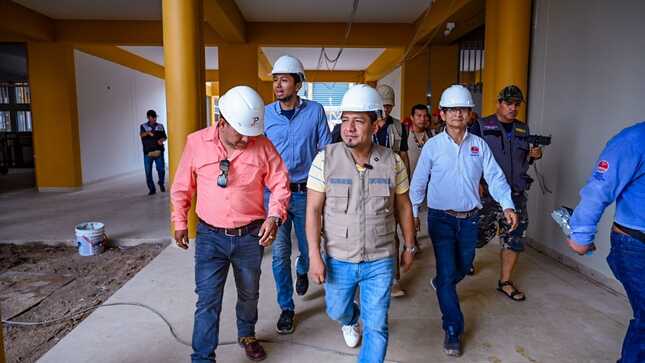 Gobernador Regional de Loreto supervisa avance de obra del pedagógico "Monseñor Elías Olazar"
