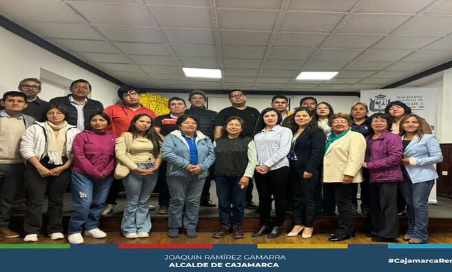 🌍 La Municipalidad Provincial de Cajamarca, a través de la Gerencia de Desarrollo Ambiental, ha brindado acompañamiento técnico a las Municipalidades Distritales de la provincia en la implementación del Sistema Local de Gestión Ambiental (SLGA). El objetivo de esta iniciativa es culminar la última etapa de la Política Ambiental Climática Local de Cajamarca.
🗣️ Esta actividad estuvo liderada por el Ing. Gerzon Fernando Domínguez Silva y la Lic. Liliana Lezama Oribe, responsables del Sistema de Gestión Ambiental Local de la provincia. Ellos llevaron a cabo una mesa de trabajo con las municipalidades distritales, además de coordinar con instituciones públicas, privadas, ONG y grupos voluntarios sobre los trabajos y planes de acción para mejorar el medio ambiente.
🎯 El propósito de esta reunión fue concluir la última etapa de la Política Ambiental Climática Local, como parte del cumplimiento del SLGA en la provincia de Cajamarca.
🌟 ¡Con Joaquin Ramírez, Cajamarca Renace!