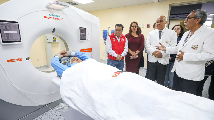 Día histórico en nuestro hospital: inauguramos equipos biomédicos resonador y tomógrafo