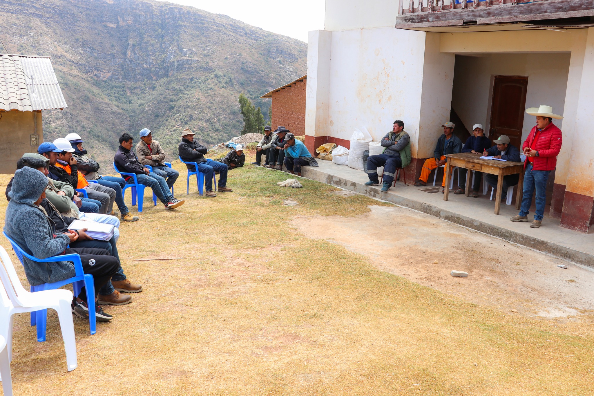 Entregan terreno para iniciar con los trabajos de alcantarillado en el Caserío Chepiz