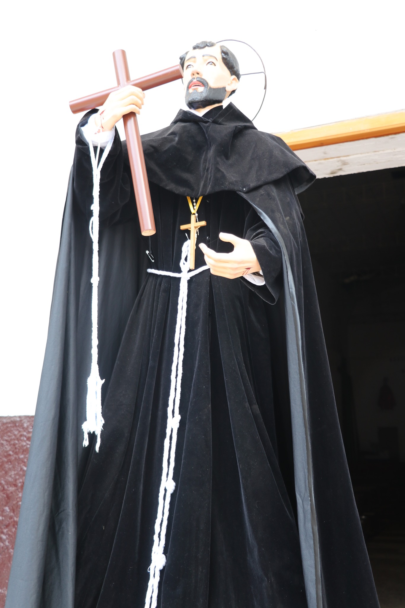 Tradicional parada del gallardete en honor a San Francisco de Asís en el distrito de Sartimbamba